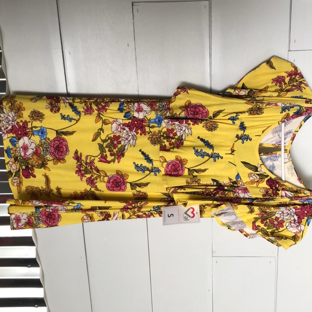 Floral Print Ruffled Cold Shoulder Top